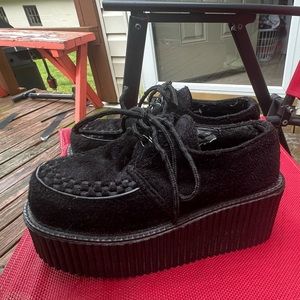 Demonia’s - like new